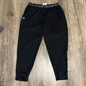 Women’s cropped Under Armour loose pants